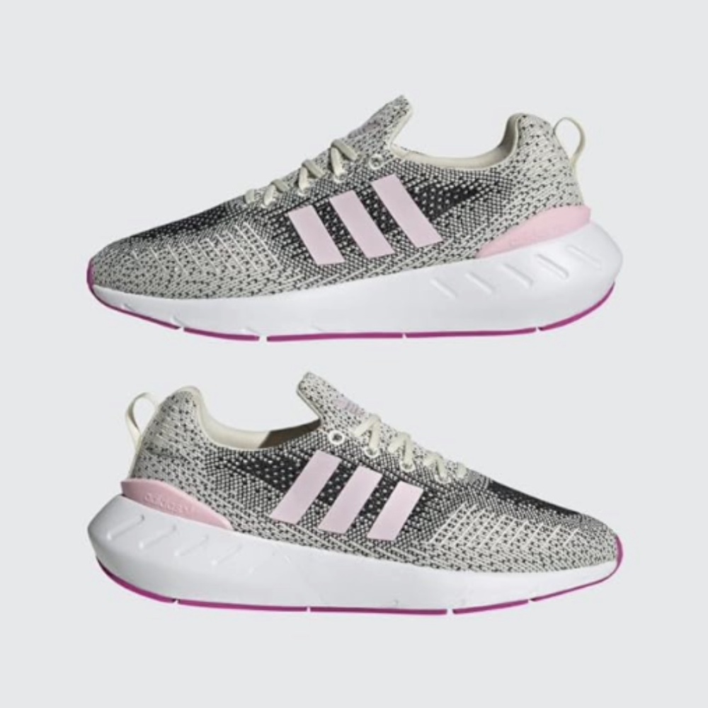 NWT Adidas Women's Swift Run 22 Running Shoes - size 8.5 US